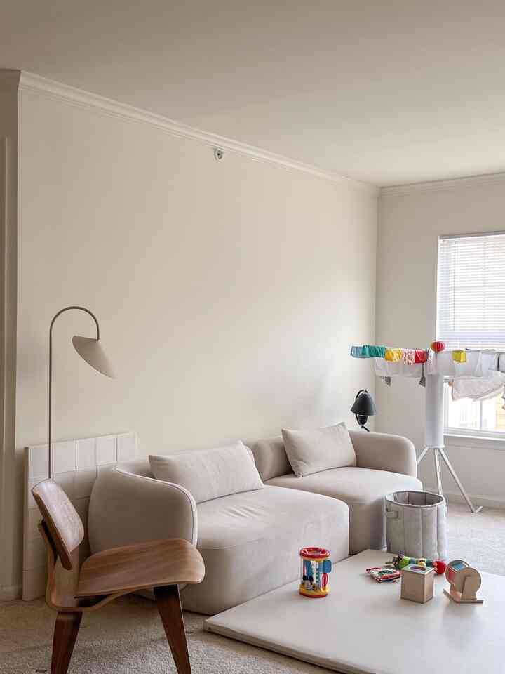 Neatly unneat🫠👶🏻😂

#livingroominterior #livingroom #beige #beigeinterior #beigetone #babymat #babyroom