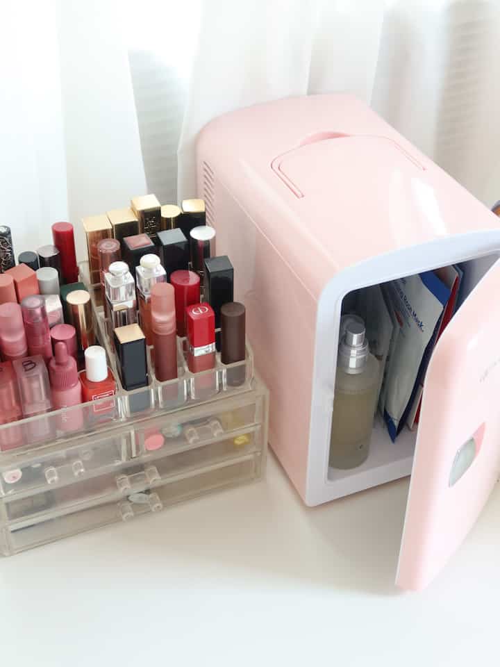 <span data-sheets-root="1" style="color: rgb(0, 0, 0); letter-spacing: normal; font-size: 10pt; font-family: Arial;">Closeup pic in my space💄🪞 #Organizecosmetics #minifridge</span>