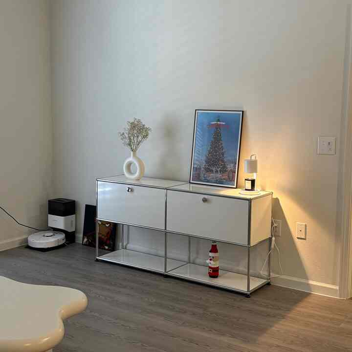 
A cozy home filled with soft furniture and minimalist charm🫧🤍 #cozy #minimal #whiteinterior 