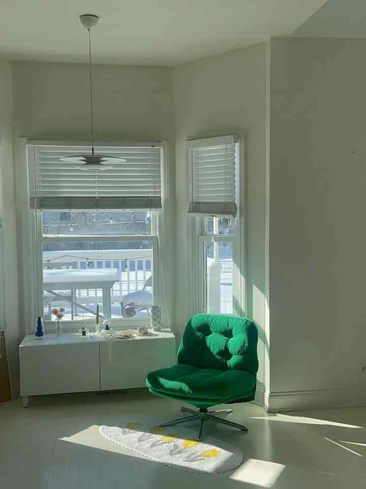 Here is my new faviorite spot in my house 🩵
I love that sofa from IKEA 🥰
I can enjoy calm mood every morning ! 

#ikeasofa #ikea #cozy #cozymood #morningcoffee #snack #bunchtime