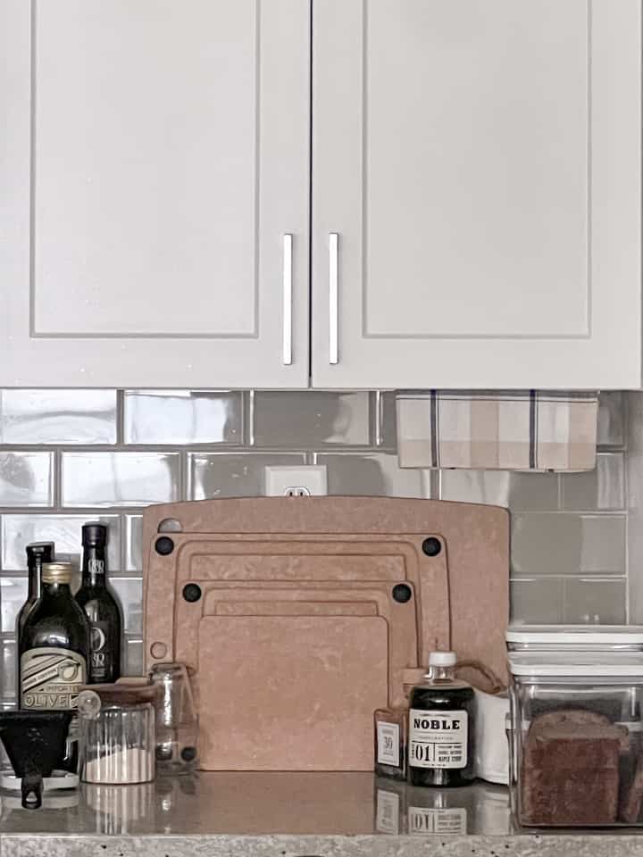 Tidy😆✨🫧

#kitcheninterior #kitchen #kitchendecoration #wood #cozy #zarahome #vakuen #epicurean