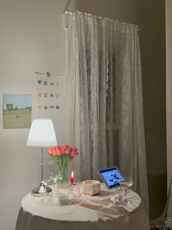 A glass of champagne to wrap up the day!
I like the subtle lighting ☺️
So cozy night ✨


#ikealamp #ikea #roundtable #winecellar #wineglass #champagneglass #curtain 