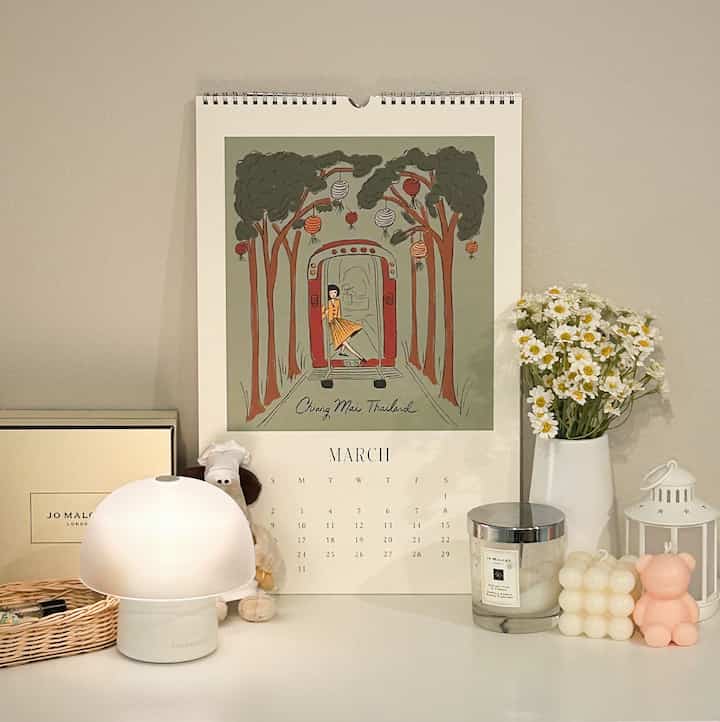 Spring has finally arrived, and I feel a sense of joy every time I see March’s picture on my calendar! It’s a beautiful reminder of new beginnings. I even swapped out my winter decorations for bright, cheerful spring flowers.

#springinterior #warm #flower #calendar