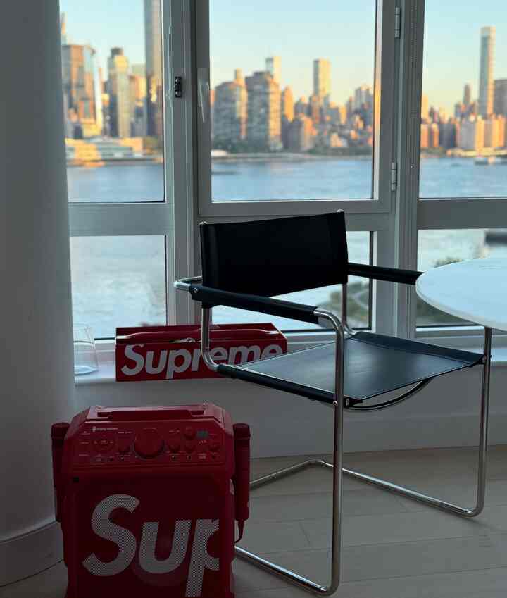 Me time ❤️ 

#supreme #newyork #moderncentury