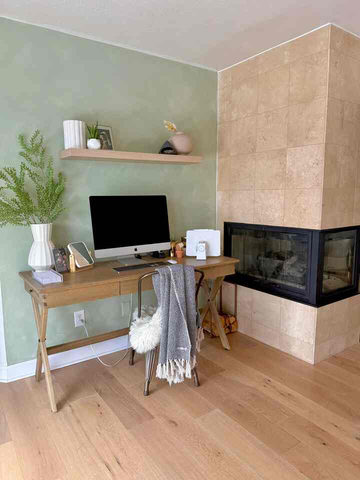 Home office has been cleaned and organized for spring! #homeoffice #office #desk #modern #clean #workspace