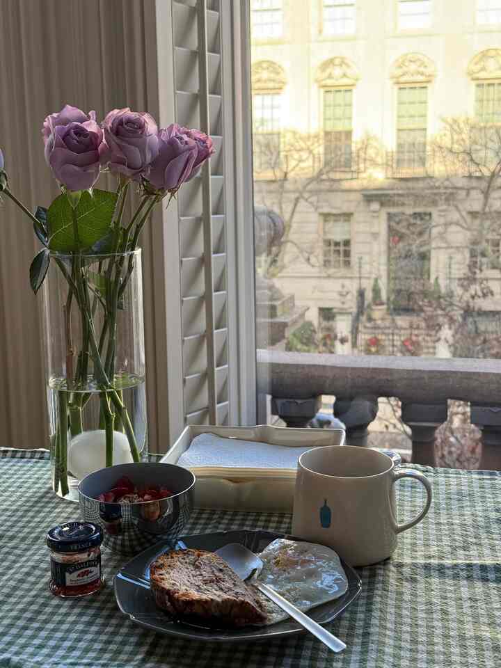 Sunday morning lazy brunch #lazymorning #morningcoffee #brunch #flower #ikea #bluebottle
