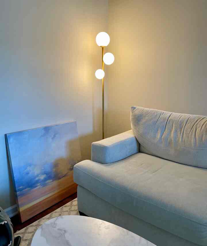 My favorite spot 🤍

#minimalliving #livingroom #livingroominterior #minimalist #Artwallinterior