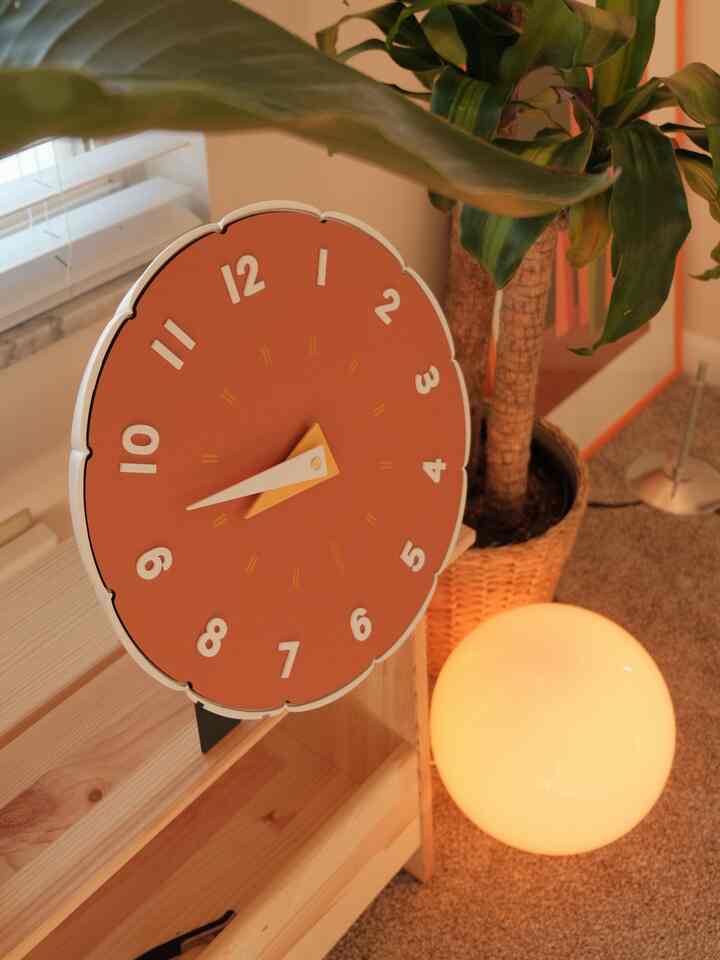 The design + colors of this clock 😮‍💨🤌🏼 I’ve been trying to achieve my goal of adding more playful decor to my space :) #retroclock #FADO