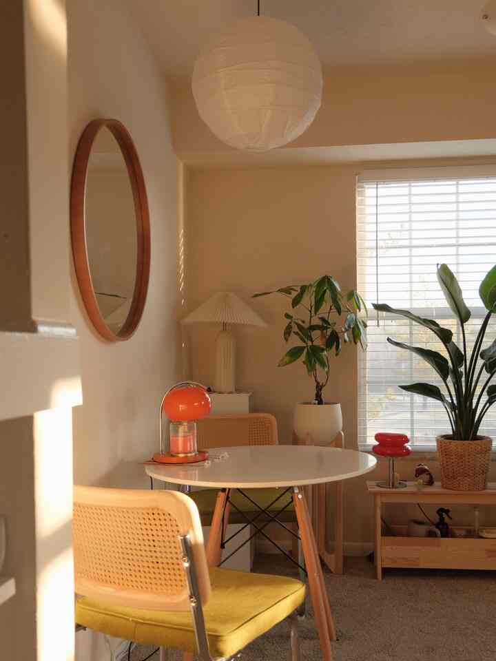 With lighting, specifically lamps, it’s good to add lamps that look good when turned on as well as when they’re turned off :) so here’s a mini series on:

My lamps when the sun comes up ☀️

Pt. 1


#warmlighting #lamps #cozyvives #cozydining 