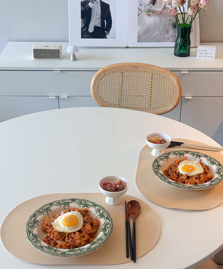 #smallkitchen 
#smallhouseinterior 
#diningtable 
#apartmentinterior 