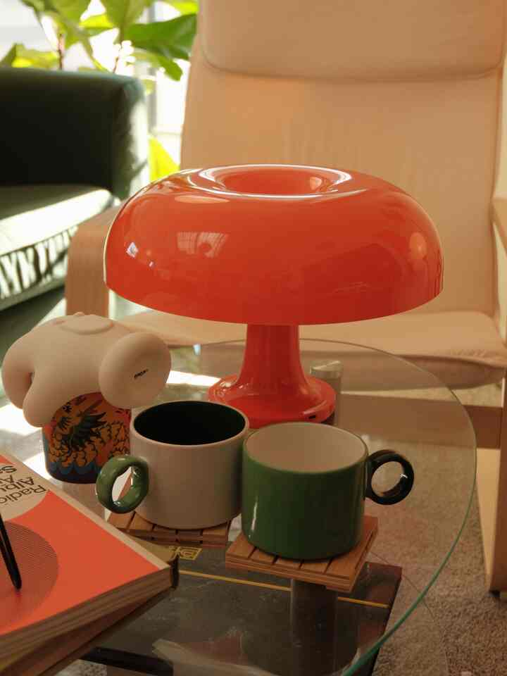 Some love for the mushroom lamp :)

Fun fact: when I first started this creative journey, the mushroom lamp was one of my dream lamps! For its elegance and unique design, the mushroom lamp is a perfect fit for a playful home :)

#mushroomlighting #warmlighting #cozylivingroom 