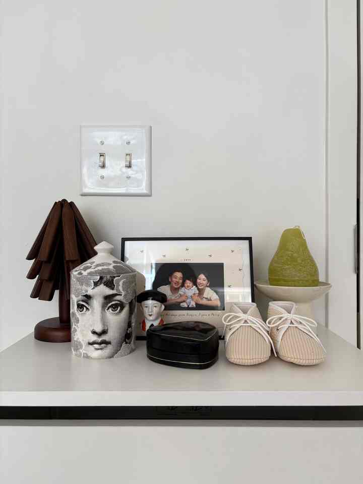 Our entrance decor🍐
#entrance #decor #fornasetti #woodencoaster #treecoaster #familypicture #shoecabinetinterior 