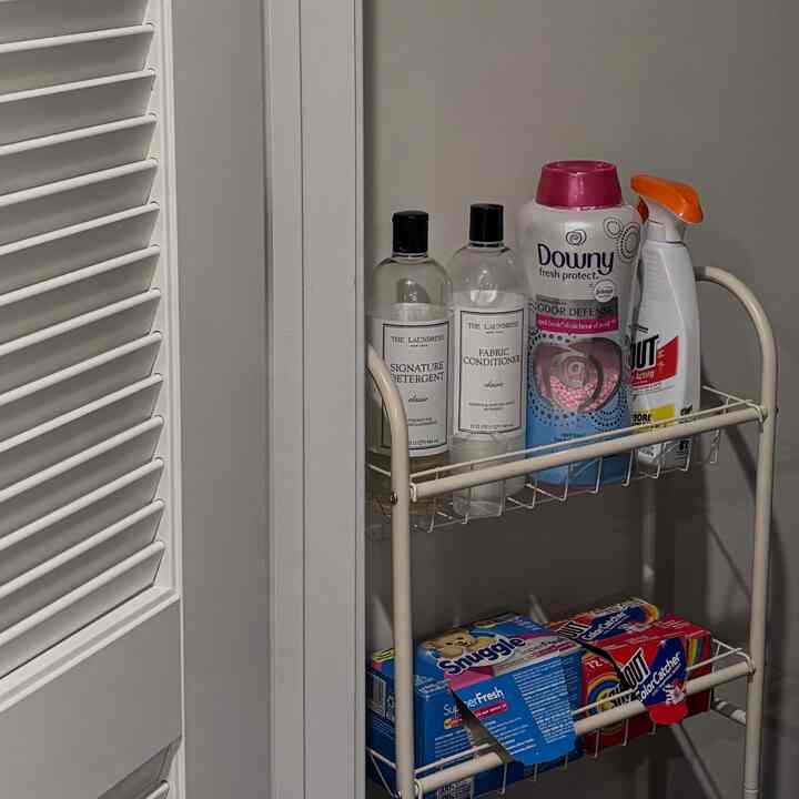 Laundry essentials 🫧 #downy #utilitycart #laundryroom #laundrydetergent #scent #snuggle #organizingtips 