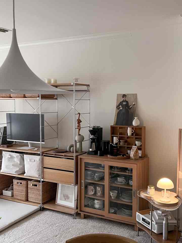 On a dreary day, but feeling cozy 😌

#cozy #WoodInterior #woodenfurniture #wood #muji #balmuda #modularfurniture #modularshelf #livingroominterior #livingroom #coffeetime #coffeemachine 