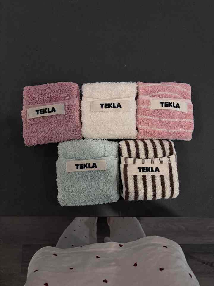 Bathroom essentials 🪄secrets to soft hair and skin🧴🫧🚿 


#bathroomsupplies #bathroomessentials #tekla #shampoo #conditioner #Towel #showerbooth #showercurtain #bodywash #bathroominterior #bathroom #bathmat