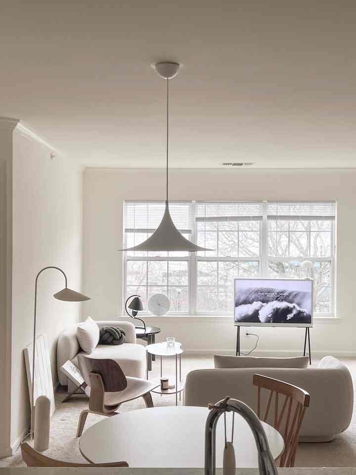 On a dreary day, but feeling cozy
#beige #beigeinterior #beigetone #whitewoodinterior #whitewood #whiteinterior #whiteandwood #cozy #lamp #lightinginterior #livingroominterior #livingroom 
