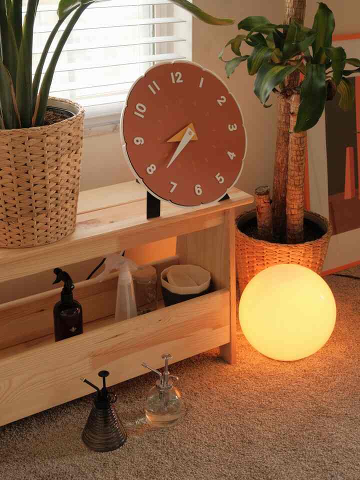 Organization tips & tricks:
A little closeup of the perjohan bench and some of the things I keep inside it!

Loveee my plant misters :)

Night mode 🌙

#storagespace #storageinterior #storageorganization 