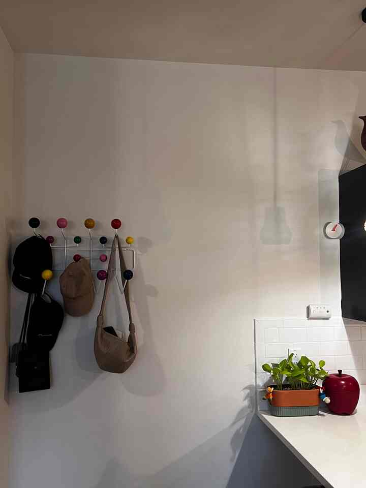 I like to keep my entryway organized by having hooks for small purses and hats. Other items like keys, pens, loose change, all gets organized into one place. For me it is a giant apple shaped container! #entranceinterior #entrance #entrancedesign #entrancehallwayinterior #eames #organize #organized #organizedstorage #organizingtips 