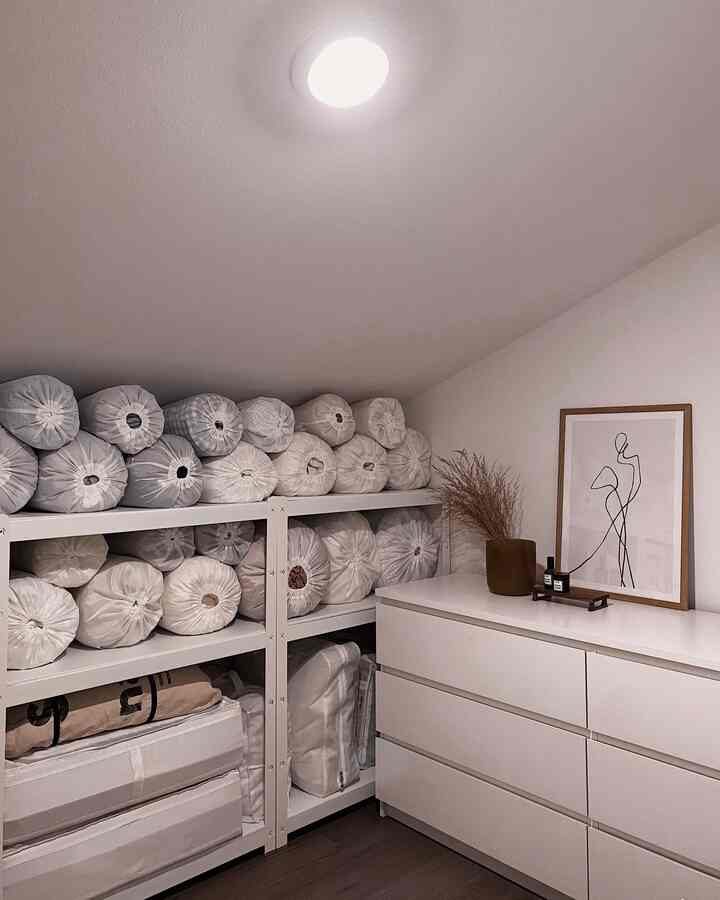 I have a lot of bedding for styling, and I especially prefer comforters. But since they take up a lot of space, storage has always been an issue.

I wanted a solution that keeps everything neatly organized, easy to see at a glance, and convenient to access. After using the Roll & Stack Storage Bag, I’m really satisfied.

If you have the same struggle, I highly recommend the Roll & Stack Storage Bag!!

#storageinterior #storageorganization #storagespace #organize #storagebag #storagebox #shelf #shelfinterior #dresser #ikea #bedding #beddingoganization #rollandstack 