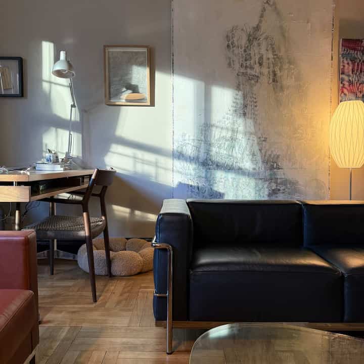 The weather is getting warmer now 🧡
Spring is here

#midcentury #Midcenturyfurniture #livingroominterior