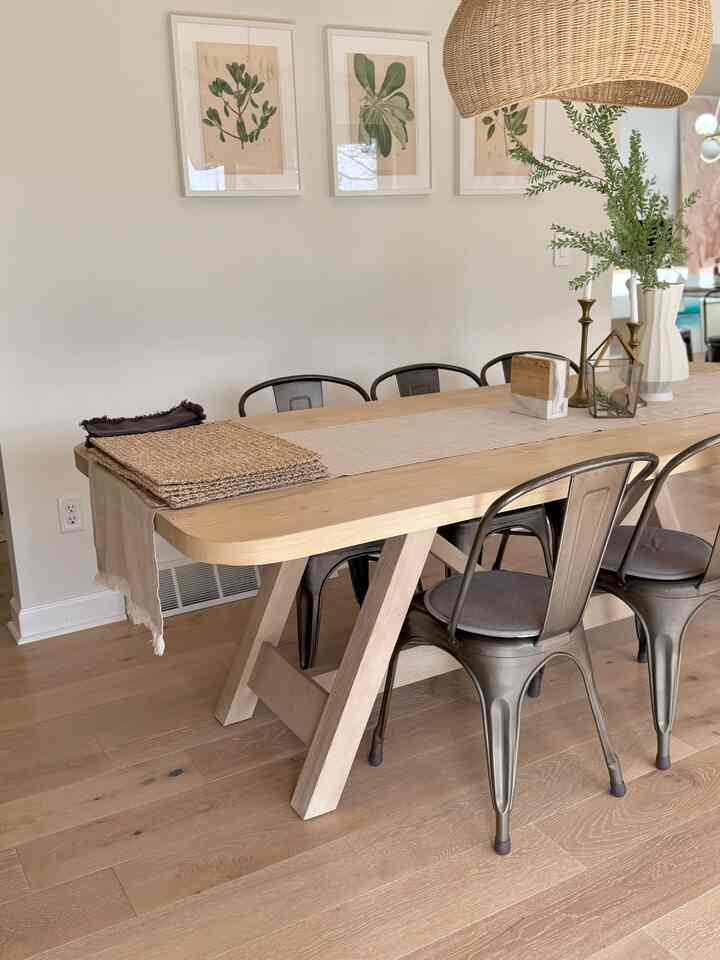 Saya tidak pernah bosan dengan tampilan meja makan kayu alami saya dan suka betapa besarnya meja ini! Ini benar-benar faktor yang membuat rumah saya tampak menakjubkan.🤍🤎
#kayu #dining #table #wooddiningtable #diningtable #warm #natural #cozy #diningroom #metalchair