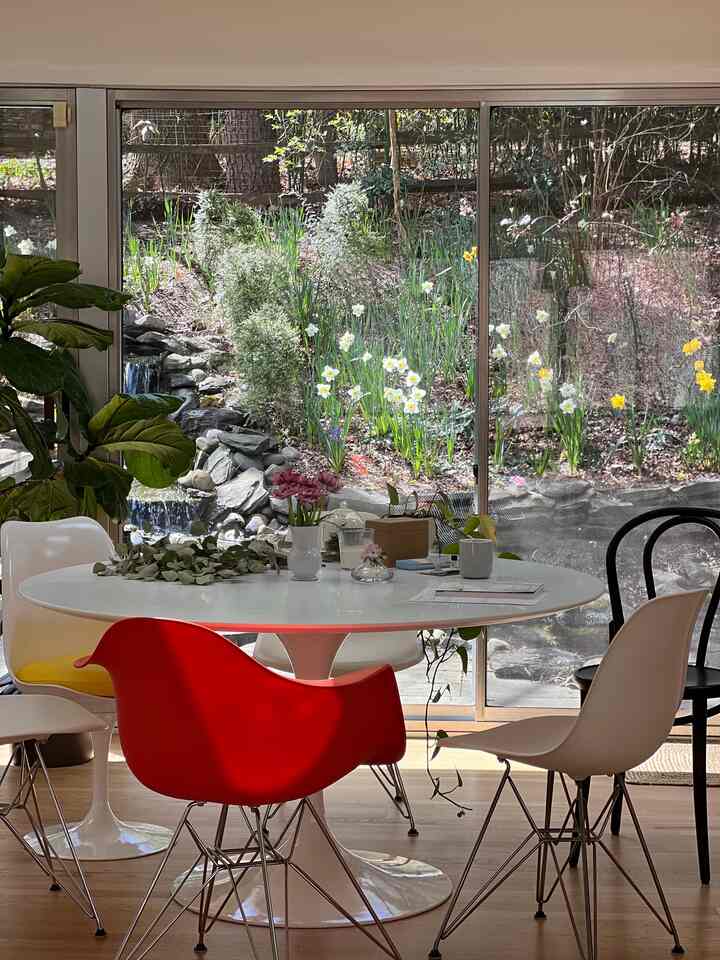 Spring is here. #diningroom #diningroomdecoe #diningroominterior #interior #table #diningtable #chair #diningroomchair