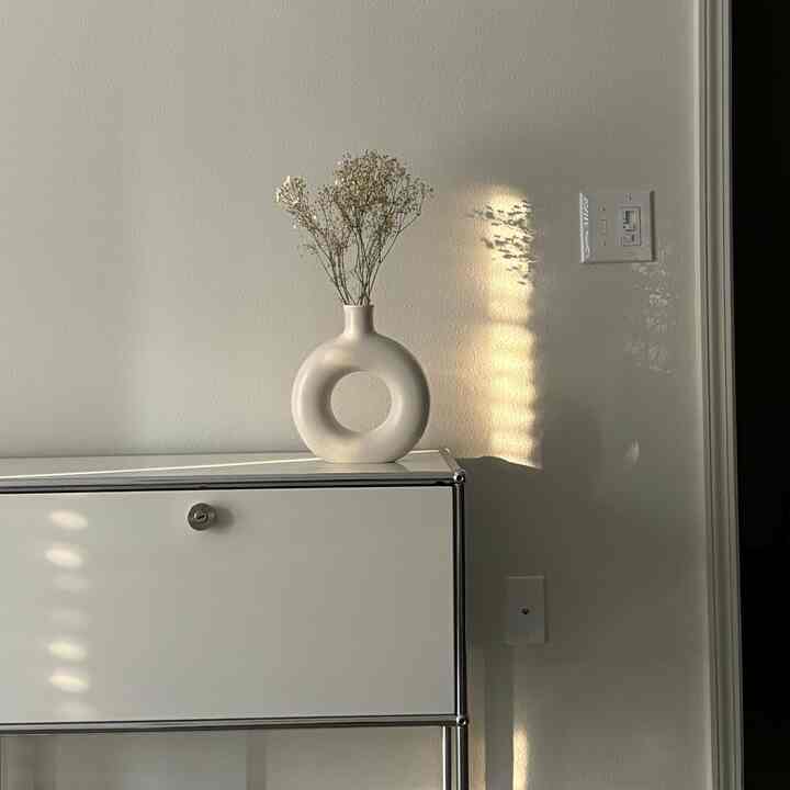 Love this mood #sunsetlighting #modernkitchen #simpleinterior 