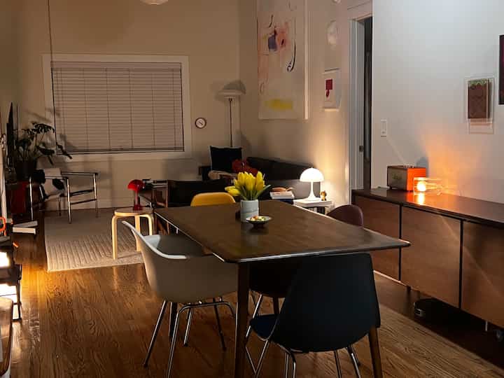 Turning down the lights. Ready for sleep. #diningtable #diningroom #diningchair #diningroominterior #diningtableinterior #diningspace #dining #dininginterior #nightview #night 