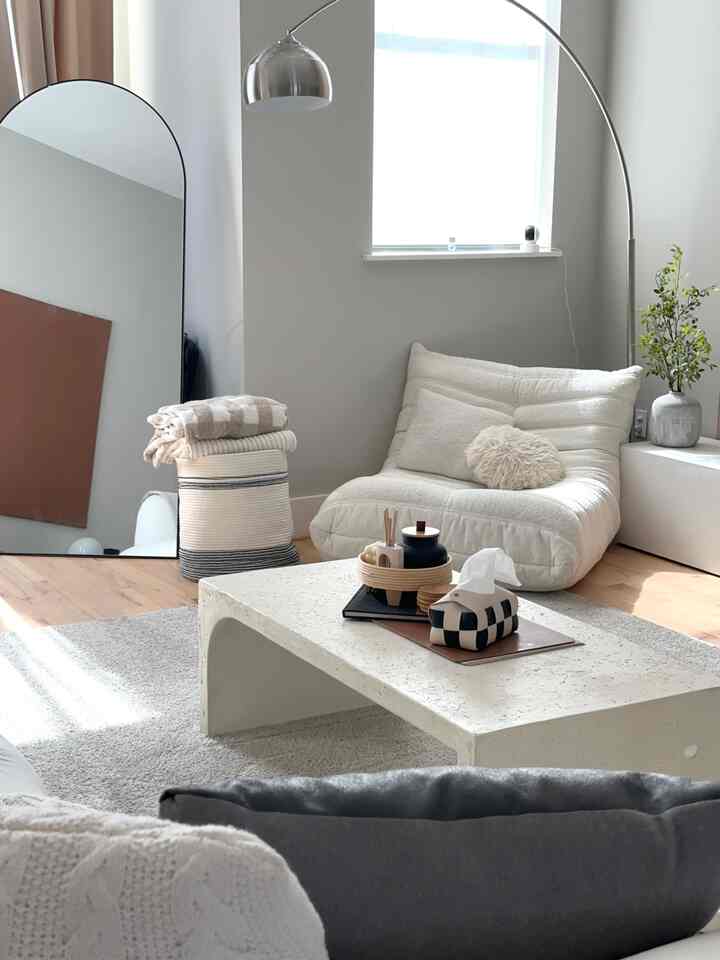 quiet mornings here are the best 💫 especially in this cozy corner! It is the perfect spot to curl up and read a book! #japandi #cozy #mcm #wood #plants #leather #cozycorner