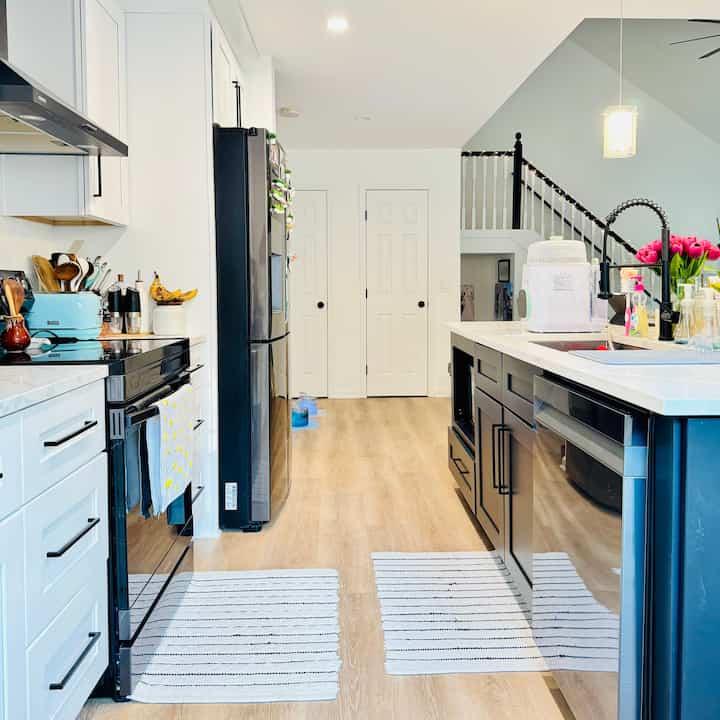 Where the magic (and the mess) happens! 🧑🏻‍🍳

#kitcheninterior #kitchen #kitchenremodeling #kitchendesign #kitchenappliances #kitchenindirectlighting 