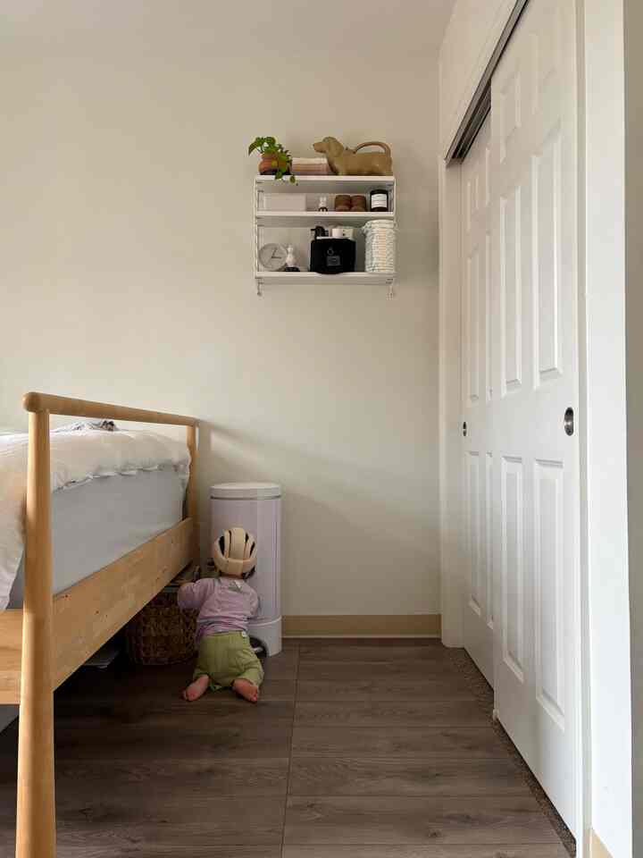 Subtle and neutral baby room🧸
#babyroomdecoration #nursery #decor #midcenturymodern #cozy