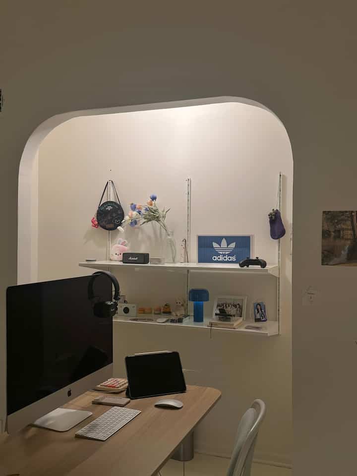 My work place ! ⌨️

#desk #desksetup #homeoffice #homedecor #speakerstand #ikeadesk #homeofficedesk #moderninterior #simpleinterior 