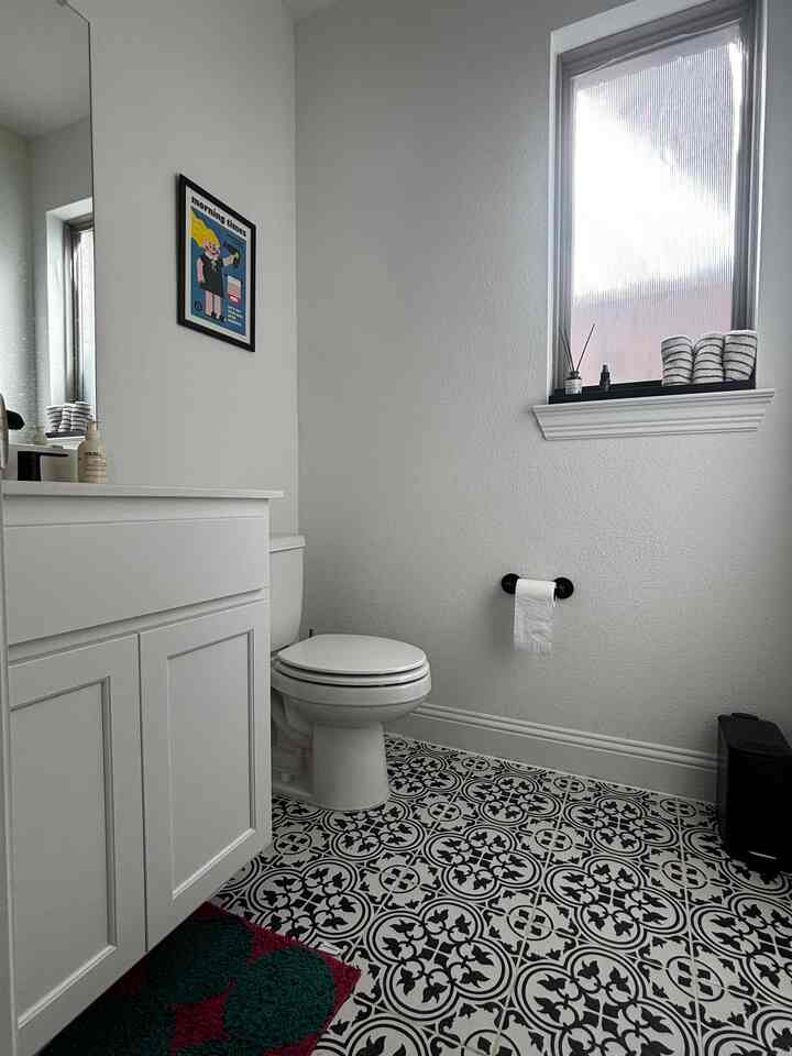 Wasn’t so into these tiles when I first moved in, but they are growing on me #guestbathroom