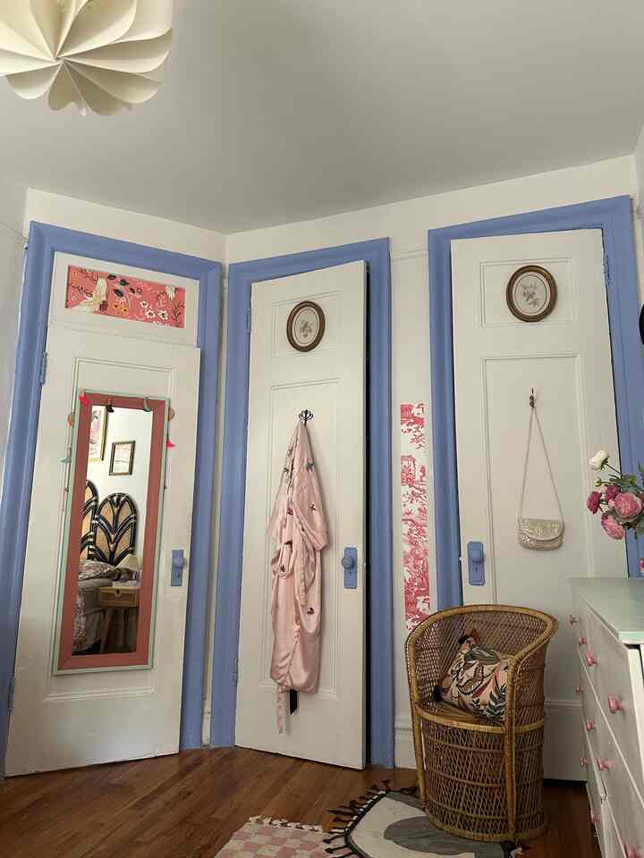 I’m definitely not afraid to play with color, pattern, and texture! I love coming up with unique color palettes. This one is relaxing yet uplifting for my bedroom 💞
#colorfulinterior #pattern #bedroominterior #eclectic #color 