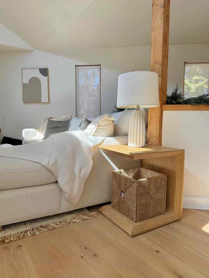 The sunlights coming from the skylights are the best part of this room.
#livingroom #sofa #warm #cozy #modern #euro #natural #wood #oak #skylight #naturallight #sunlight