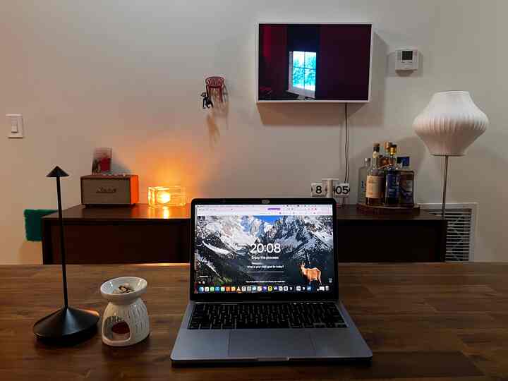 Didn’t feel like working at my desk today so I worked out of my dining table. Perks of WFH is you can move around your apartment depending on your mood of the day! #workfromhome #homeoffice #homeofficesetup #wfh #workfromhomearea #workfromhome #workspace 