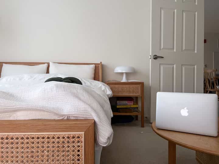 Time to swap out the winter bedding soon🧐

#beddinginterior #bedding #bedroom #bedroomdecor #bedroominterior #woodenfurniture #WoodInterior 