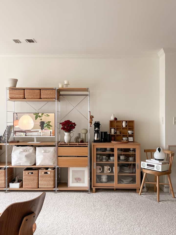 Wood🤎🤍

#WoodInterior #woodenfurniture #muji #storageinterior #livingroominterior #livingroom #cozy 