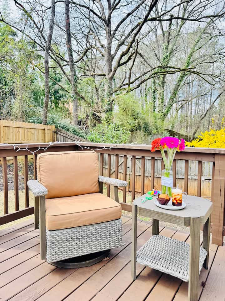 Sun, flowers, iced coffee, and a muffin—spring vibes in full bloom on the patio! 🌻🌻🌻

#spring #flower #patio #deck #coffee #outdoortable #rockingchair #cozy #cozyhome #warm #warmhouse 