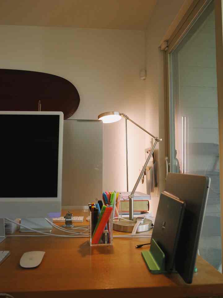 Another desk setup because organization = productivity! ✨📂 Work-from-home essentials locked in. 😌 Also, you can definitely tell I’m an Apple lover 🍏😂 Who else is team Apple? 🍎💻 #WorkFromHome #DeskSetup #AppleEcosystem #HomeOfficeVibes #MinimalWorkspace #TechLover #WFHLife #ProductivitySetup #DeskInspo #ErgonomicWorkspace #OrganizedDesk #RemoteWorkLife #TechSavvy #AppleFan #OfficeGoals