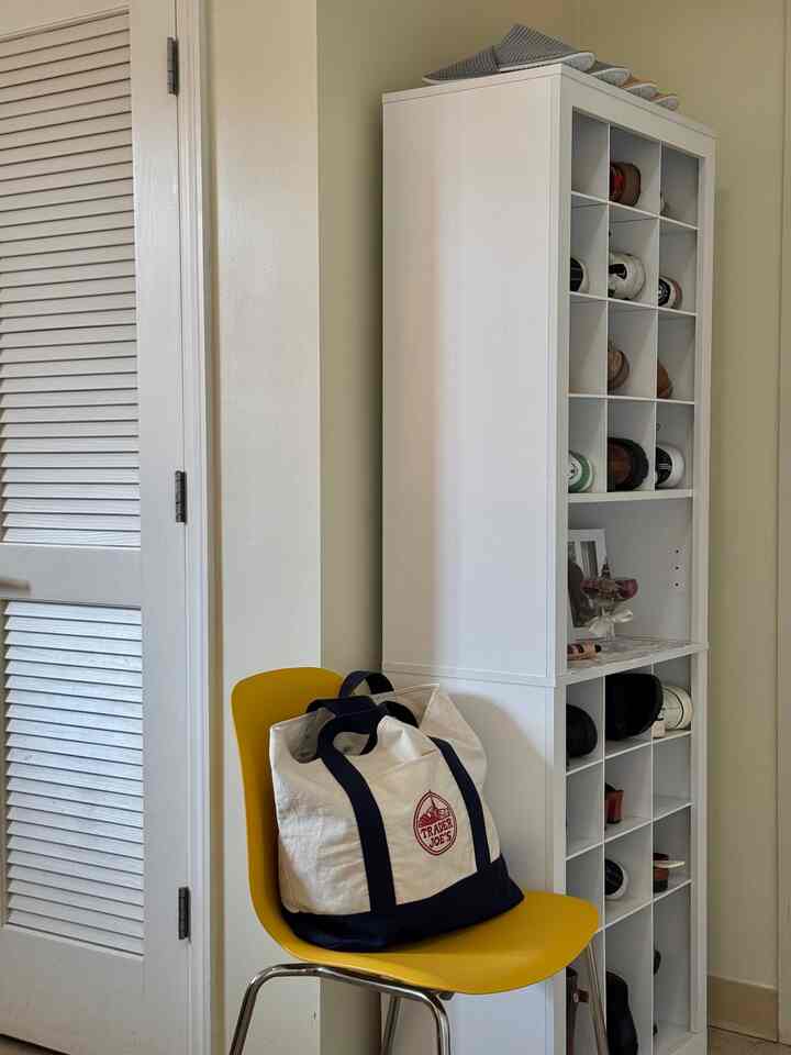 perfect shoe storage for small entry foyer 🤍

#shoecabinetinterior #shoecabinet #shoestorage #smallroom #smallhouseinterior 