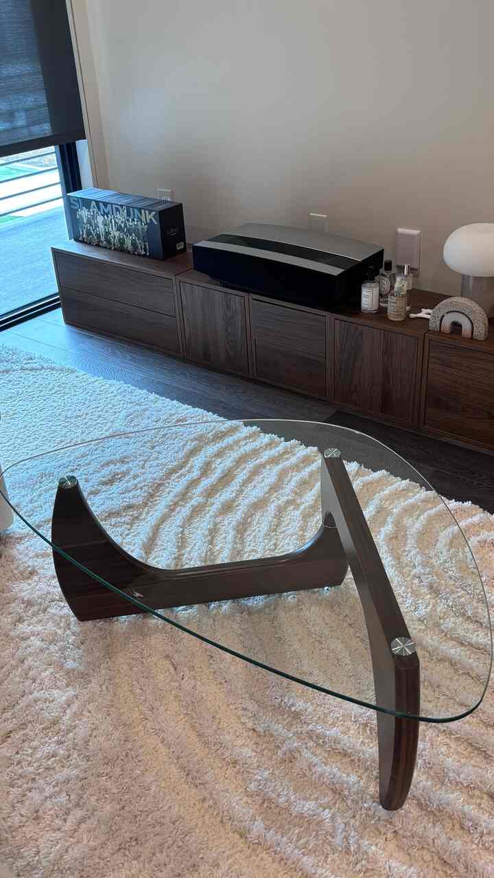 Unbox my new coffee table with me🤎

#livingroominterior #noguchi #coffeetable #Nordicinterior #midcenturymodern #ikea #homedecor #cozy  