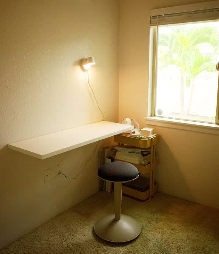 Small space, big functionality! 🙌🏽✨ Floating desk for the win—this one even folds, so it barely takes up any space! Perfect for WFH or study sessions without clutter. 🏡💻 Who else loves space-saving setups? #SmallSpaceSolutions #FloatingDesk #MinimalWorkspace #SpaceSaver #WFHSetup #DeskInspo #OrganizedLiving #FunctionalDesign #HomeOfficeIdeas #FoldableDesk #WorkFromHome #ProductivitySpace #DeclutterYourLife #CompactLiving #SmartStorage
