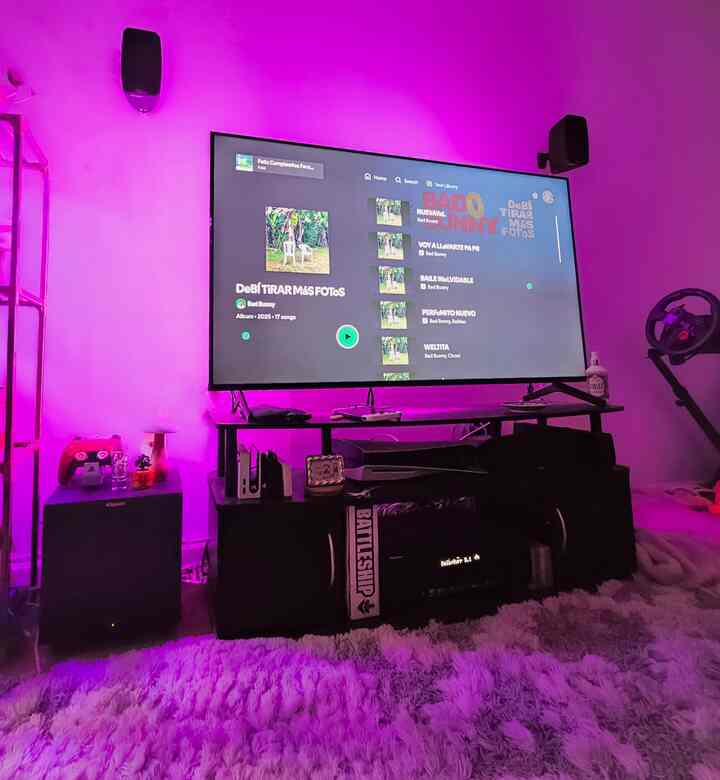 Pusat film/permainan, butuh satu atau dua tanaman

#permainan #livingroom #moodlight #livingroomdecor #soundsystem