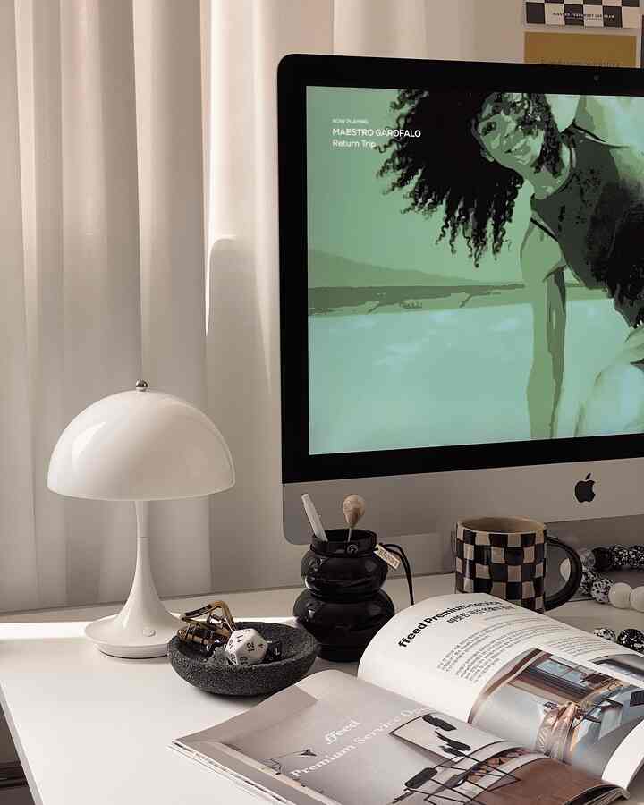 My desk 🖤


#desk #deskterrier #deskdecoration #imac #desksetup #deskinterior #workfromhome #workplace #workspace #homeoffice #mug #penholder #desklamp #panthella #tray #minimalist #minimalinterior 