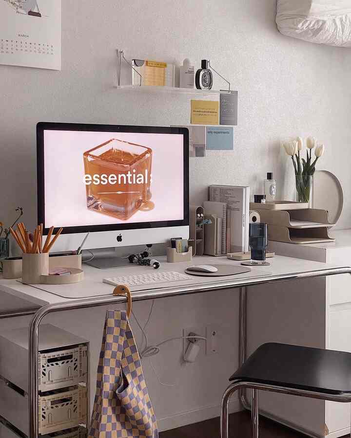 Workspace.

#homeoffice #desk #deskterrier #desksetup #deskdecoration #deskinterior #workspace #workfromhome #deskorganizer #glasscup #deskchair #pencilholder #bagholder #vase #postcard #Postcardinterior