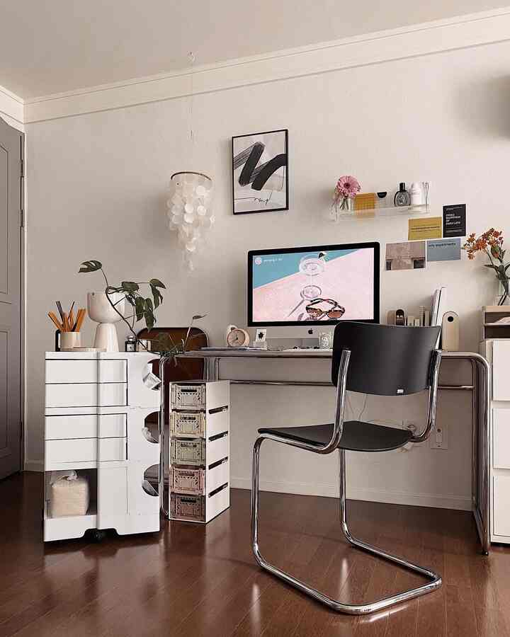 My workspace.


#desk #deskterrier #deskdecoration #deskinterior #deskdecor #Deskchair #homeoffice #workfromhome #workplace #workspace #foldingbox #trolley #shelf #Postcardinterior #Postcard #posterframe 