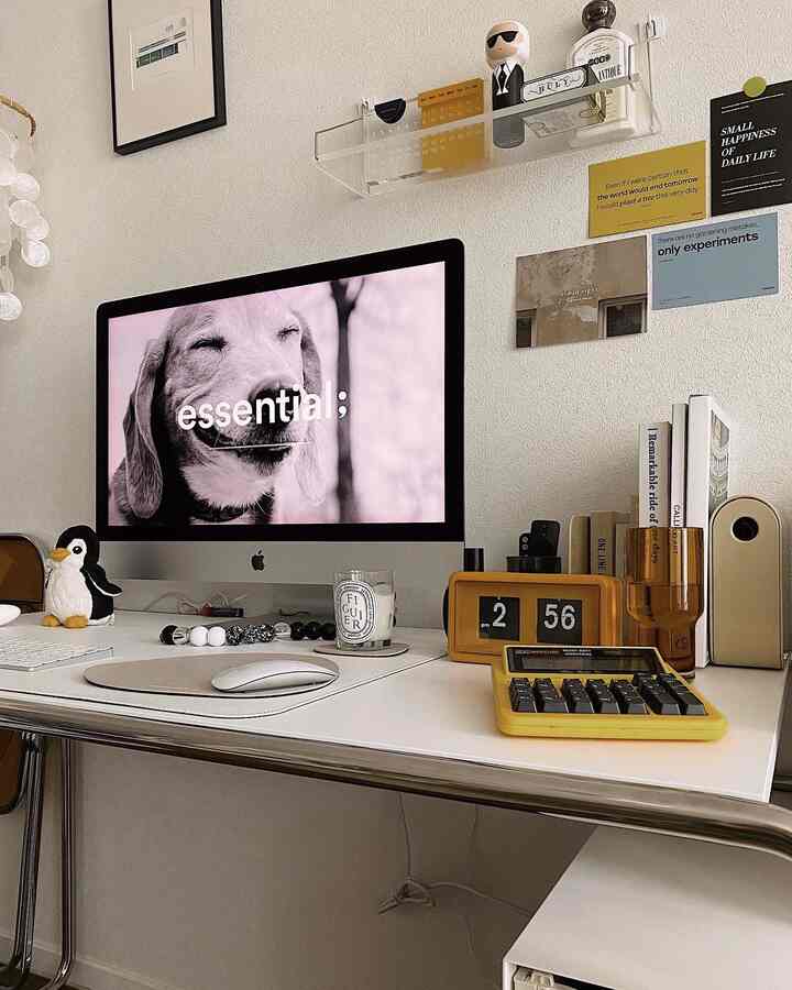 Desk set up.

#desk #deskterrier #deskdecoration #deskinterior #deskdecor #desksetup #imac #homeoffice #workfromhome #workplace #workspace #clock #candle #mousepad #deskmat #Postcardinterior #Postcard #posterframe 