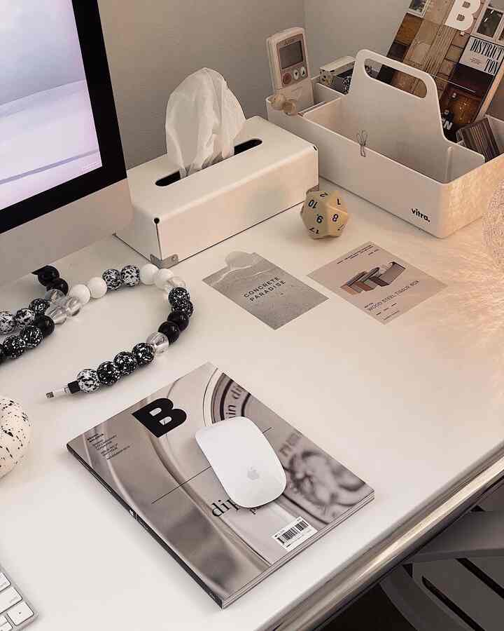 デスクのリセット🤍

#デスク #deskterrier #deskdecoration #desksetup #deskdecor #homeoffice #workspace #workfromhome #workplace #magazine #toolbox #lamp 

