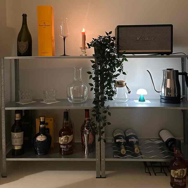 Home bar 🥃
and i got my new favorite electric kettle is only $39 🙌🏻🙌🏻

#homebar #winerack #kettle #ikea #ikeakitchen #ikeashelf 